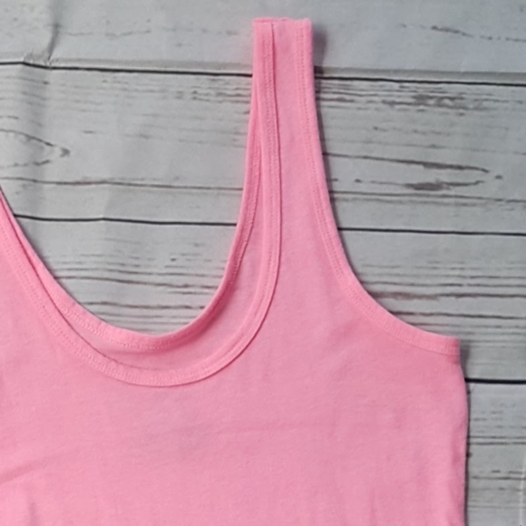 4/$25 No Boundaries solid pink tank top/M - Picture 2 of 5